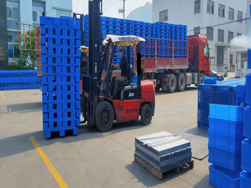 使用塑料托盤和叉車時(shí)有哪些注意事項(xiàng)？