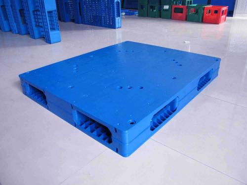 物流托盤的吹塑托盤與注塑托盤的區(qū)別是什么?