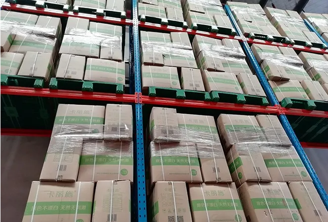 【塑料托盤廠家】塑料托盤和木托盤各自的特點是什么?