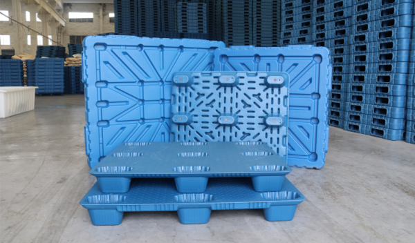 塑料托盤廠家:注塑和吹塑塑料托盤分別有哪些特點(diǎn)?