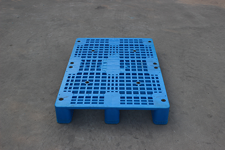 托盤采購為什么要選擇網格型塑料托盤？